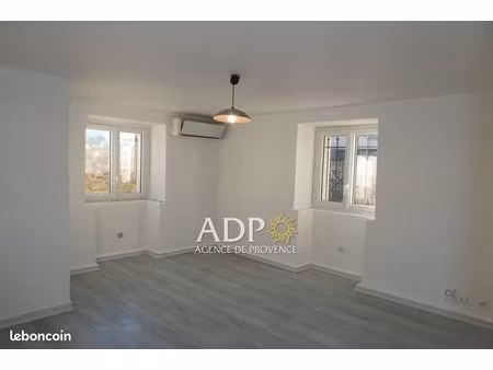 studio 1 pièce 32 m²