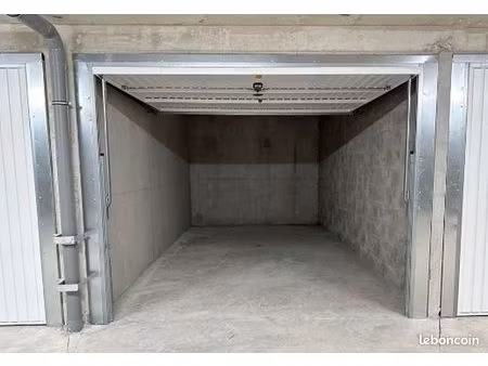 location garage st laurent du var