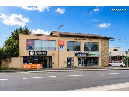 local commercial avec emplacement n°1 en face de darty limonest - ideal esthétique / showr