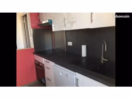 meublé  spacieux  vue panoramique  46 m² plus 26 m de balcon  vieux port de marseille