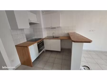 loue t2 45m2 avec terasse 17m2