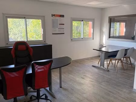 loue bureau 25m3 climatisé en pp + toilettes + parking