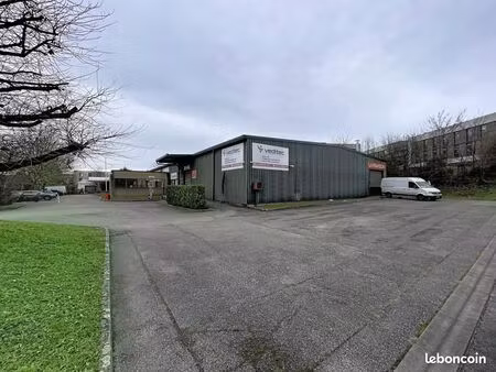 local industriel 1 735 m²