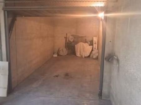 box/garage fermé 13005