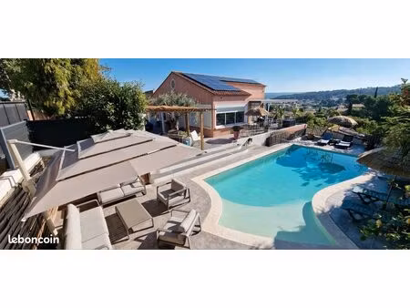 velaux – maison de caractère avec piscine  vue exceptionnelle et 2 logements indépendants 