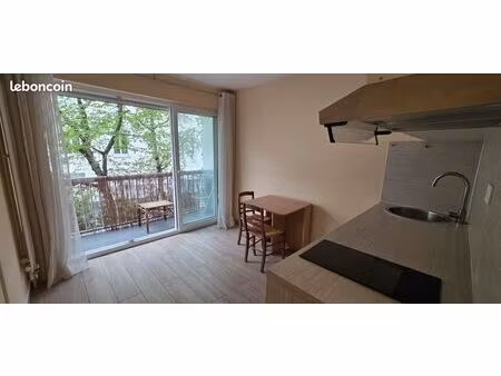 studio en parfait état avec balcon rue d'annam– place gambetta