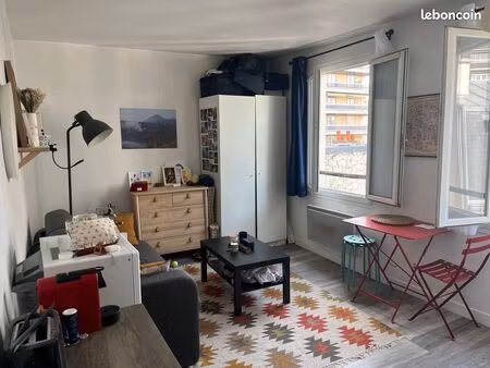 studio avec combles - futur 2 pièces à fort potentiel