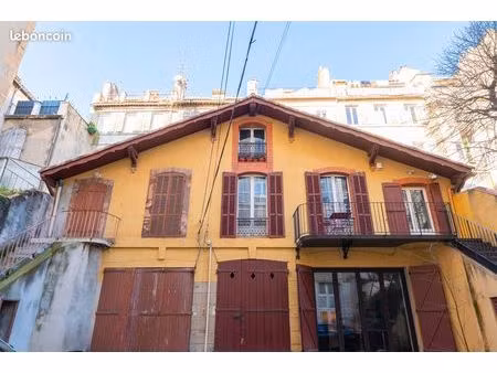 maison fond de cour longchamp