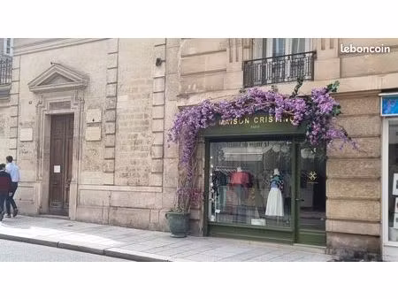 boutique avec passage et visibilité