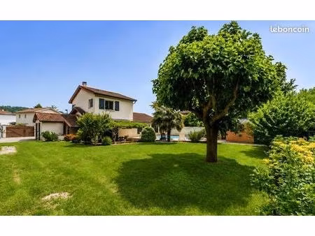propriété 6 pièces 140 m²