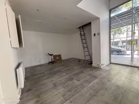 local commercial 73 m² paris