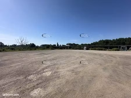 local logistique 10 693 m²