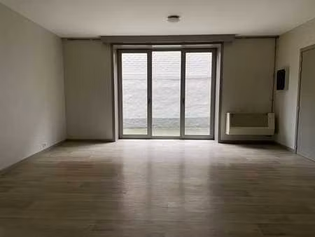 appartement de plain pied  avec cour.