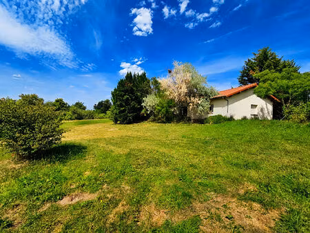 maison de plain pied avec vaste garage et plus de 5300m2 de terrain