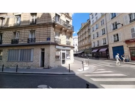 boutique d'angle - emplacement et passage