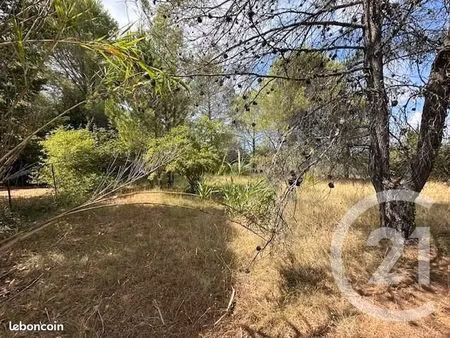 terrain 1 600 m² le val