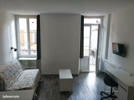studio meublé avec balcon – centre-ville