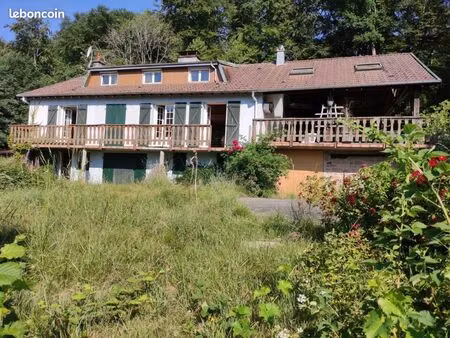 ensemble immobilier avec box à chevaux sur 2 hectares en bordure de foret; route sans issu