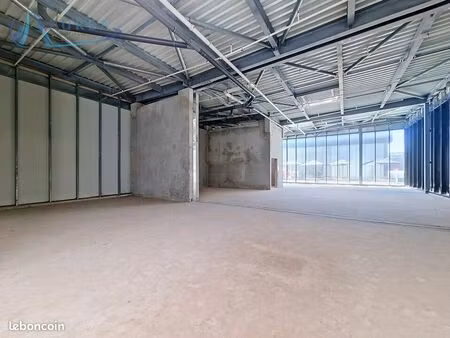 local commercial 678 m² nice