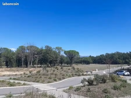 terrain 1 685 m² tourrettes
