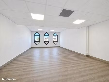 bureau 57 m²