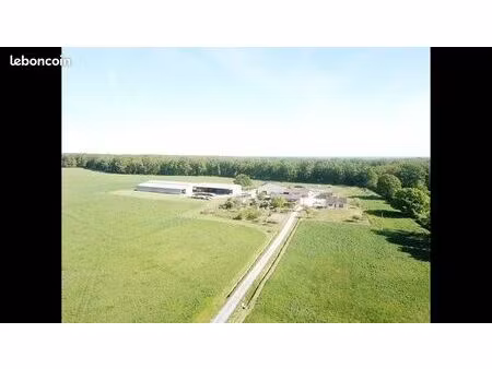propriété agricole / bâtiments 3000 m2 / 60 ha