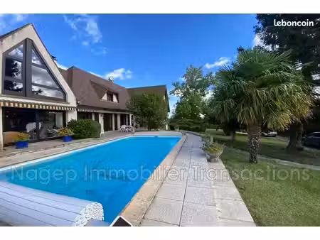 maison 7 pièces 259 m²