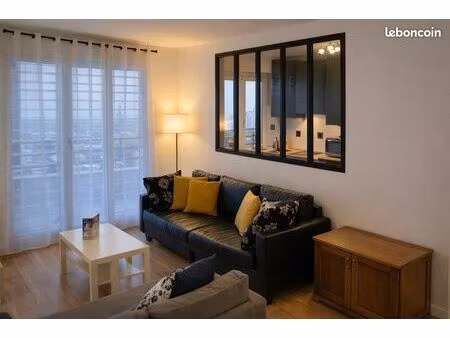 t2 meublé 50 m² + terrasse 15 m² + parking – vue tour eiffel – tram t6