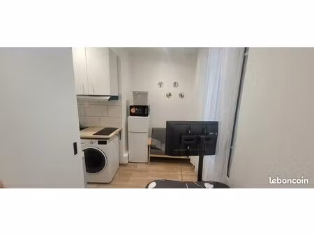 studio meublé rénové – t2 arrêt charlebourg – 7 min la défense – charges comprises 14 m² –