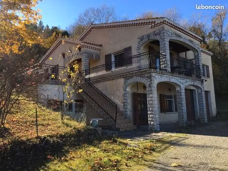 grande maison près de laragne