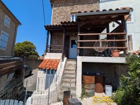 maison de village avec exterieur