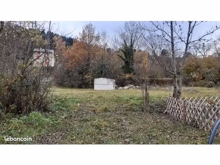 beau terrain constructible viabilisé