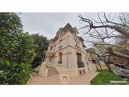 maison 8 pièces 296 m²