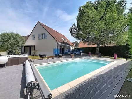 maison 9 pièces 232 m²