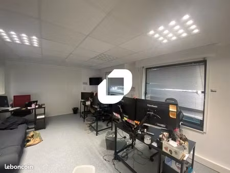bureau 210 m²