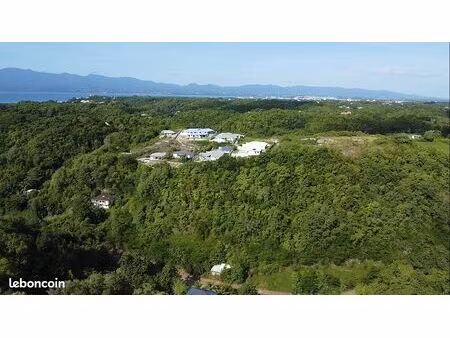 terrain à bâtir en haut de morne vue dégagée