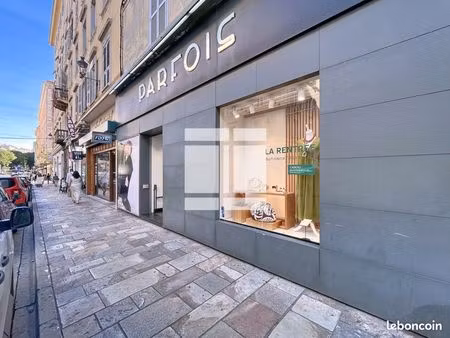 local commercial 180 m²
