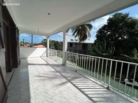 agréable f4 bas de villa