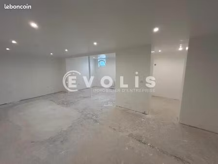 bureaux 77 m²