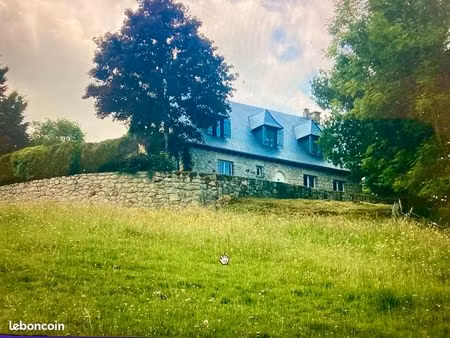 maison de caractère en pierres et ardoises de 174m2  située dans un environnement paisible