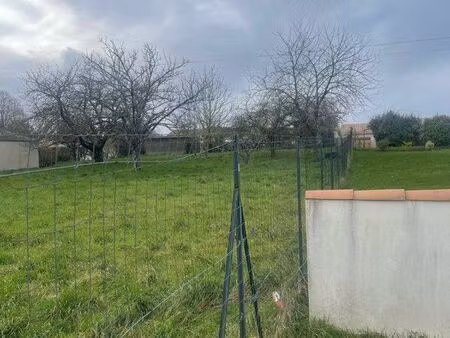 terrain constructible de 1033 m3 à la ronde