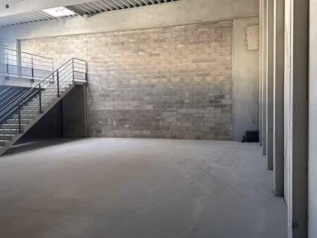 local d’activité neuf de 211 m²  idéal pour artisan  pme ou activité de stockage