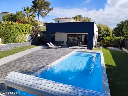 maison contemporaine récente situé a 300 m de la mer