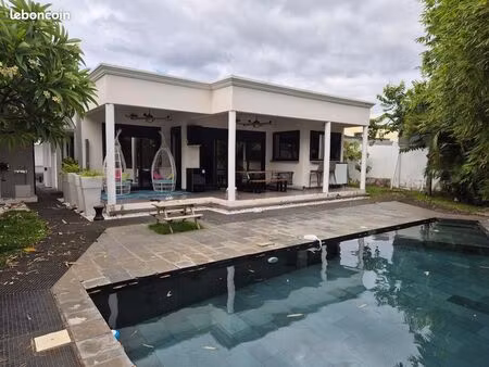 villa f5 avec piscine proche centre ville de saint paul