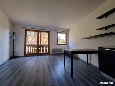 appartement avec 2 chambres  cave et garage au cœur des hôpitaux-neufs