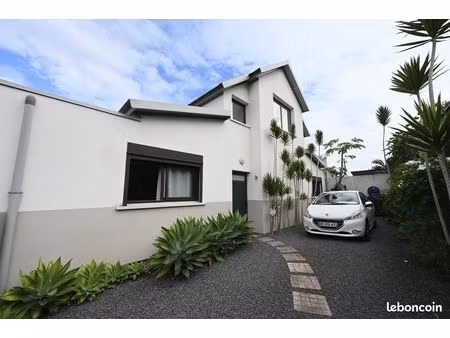 villa 4 pièces 140 m²