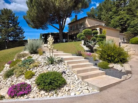 propriété 6 pièces 128 m²