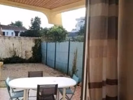 f1 avec jardin de 20m² et parking
