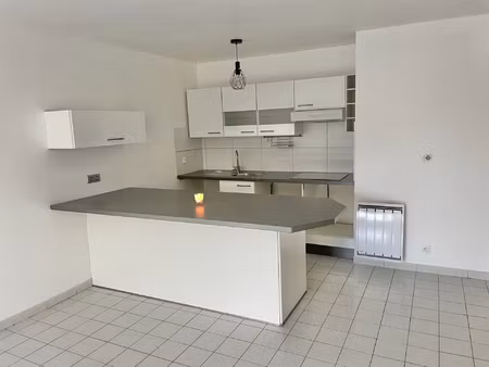 appartement t2 avec terrasse et 2 emplt de parking