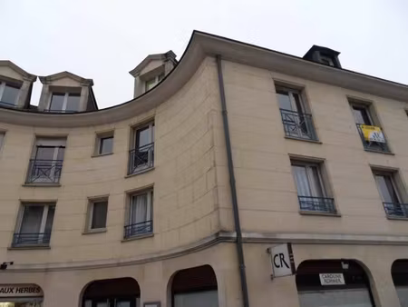 appartement 2 pieces (49 m2) compiegne cnetre ville..